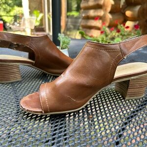Nine West Light Brown Sandals, Size 8.5, Good Condition